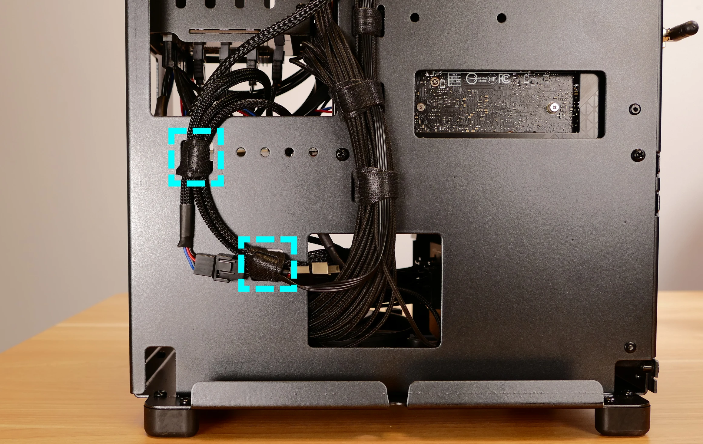 Bottom case fan cable management