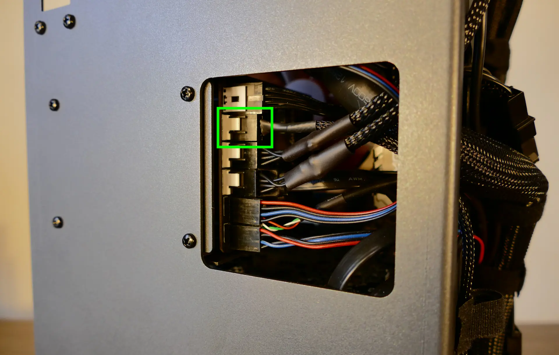 Bottom case fan connector