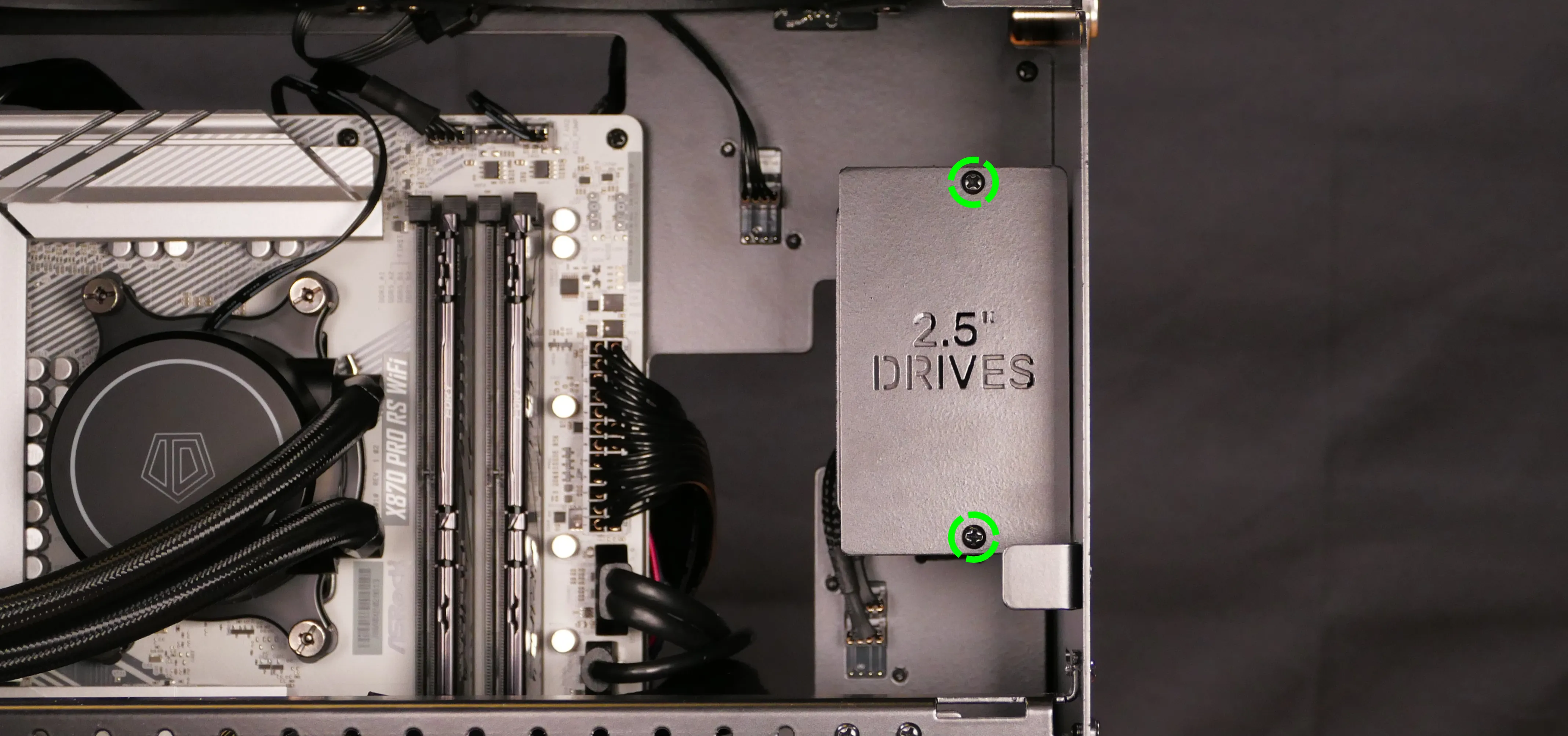 Additional 2.5“ drive cage cover